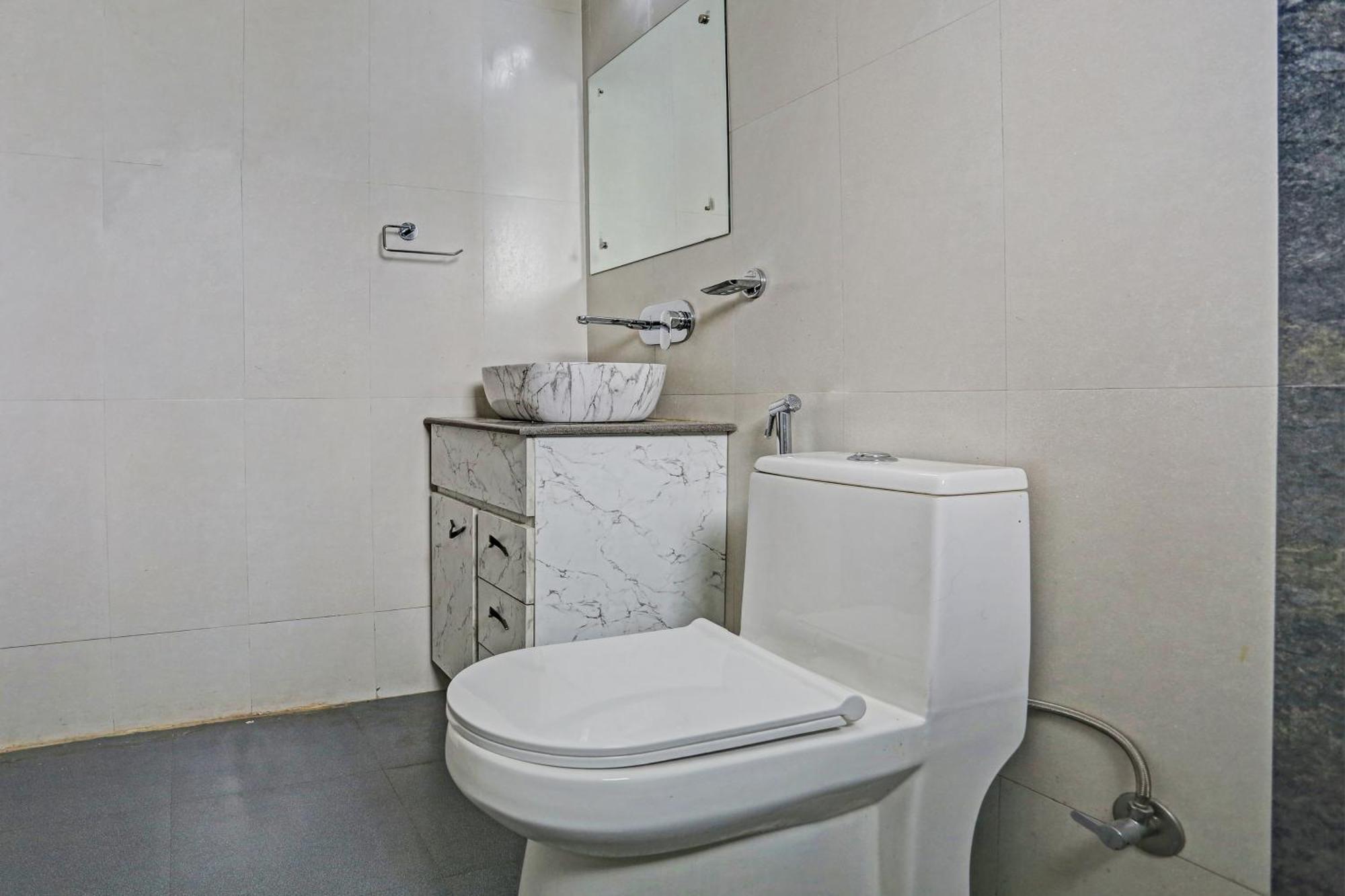Hotel O Vikrant Residency Gurgaon Bagian luar foto